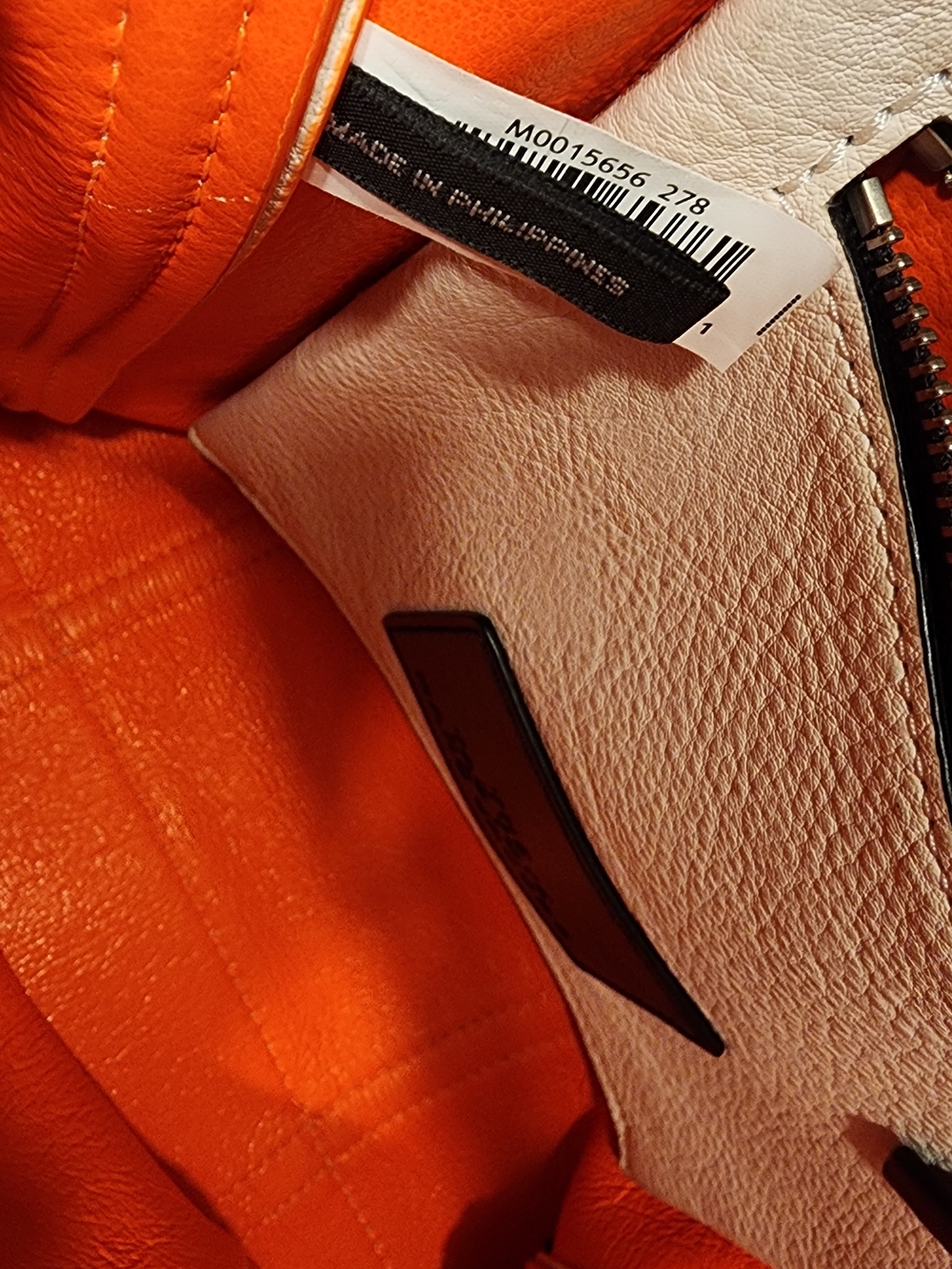 Marc Jacobs The Tag Tote In White Pebbled Leather - Picture 6 of 16